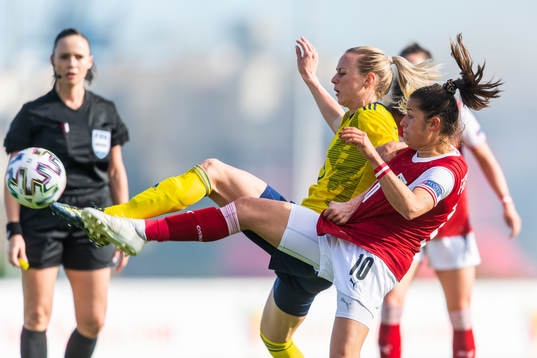 Amanda Ilestedt of Sweden and Laura Feiersinger of Austria