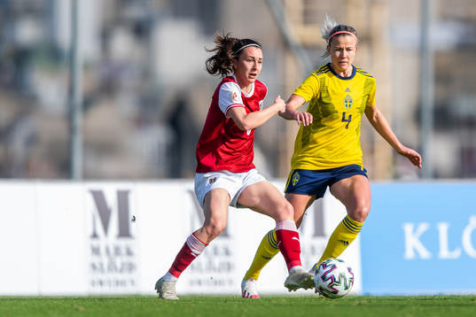 Barbara Dunst of Austria and Hanna Glas of Sweden