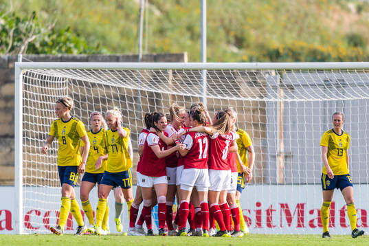 Lina Hurtig of Sweden looks dejected while players of