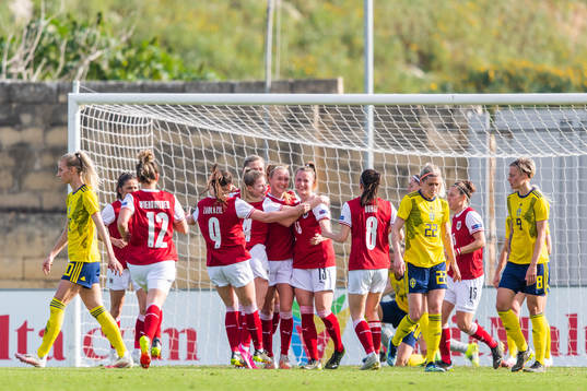 Virginia Kirchberger of Austria celebrates with team mates
