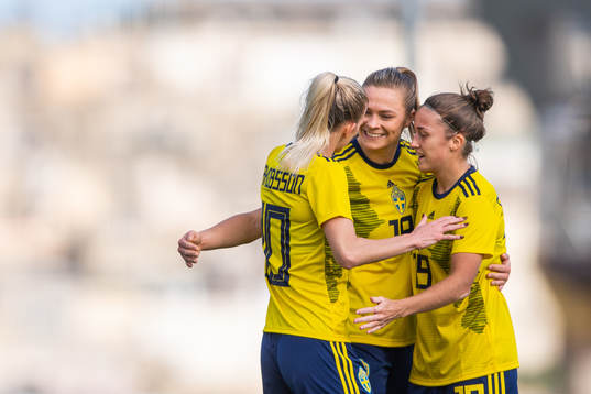Fridolina Rolfö celebrates with Sofia Jakobsson and