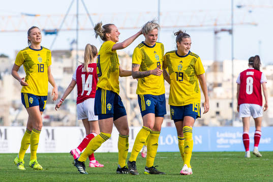 Lina Hurtig of Sweden celebrates with Amanda Ilestedt and