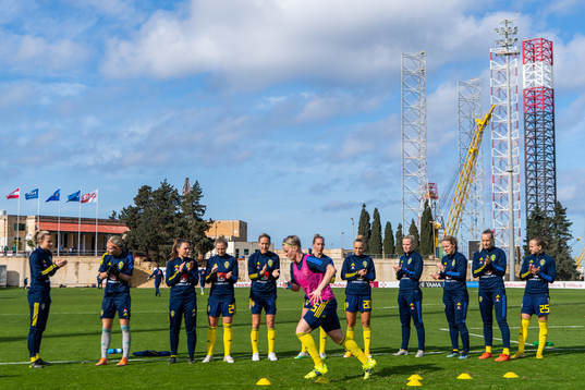 Nilla Fischer of Sweden warm up in front of team mates