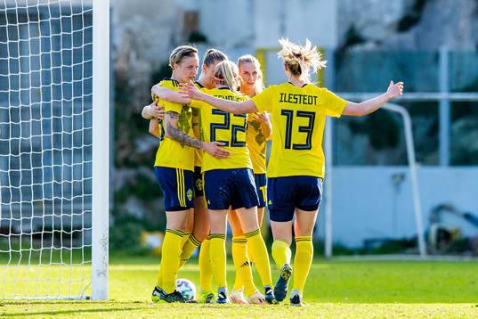 Fridolina Rolfö of Sweden celebrates with Lina Hurtig,