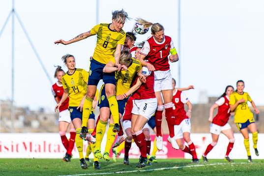 Lina Hurtig of Sweden and Carina Wenninger of Austria