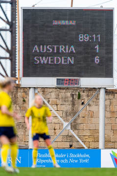 The scoreboard shows the result 1-6