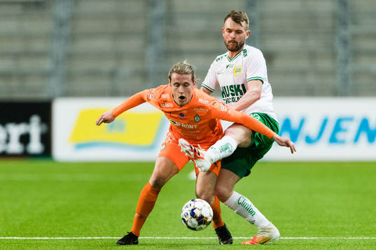 AFC Eskilstunas Viktor Götesson och Hammarbys Mads Fenger