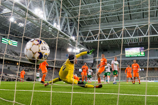 Hammarbys Mads Fenger Nielsen skjuter 4-1 förbi AFC