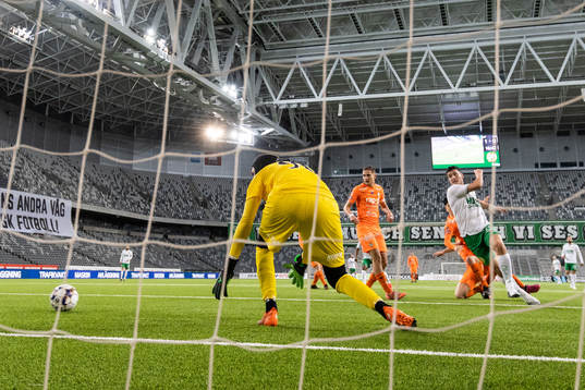 Hammarbys Astrit Selmani gör 2-0 för Hammarbys bakom AFC
