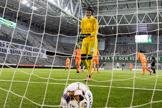AFC Eskilstunas målvakt Noel Törnqvist deppar