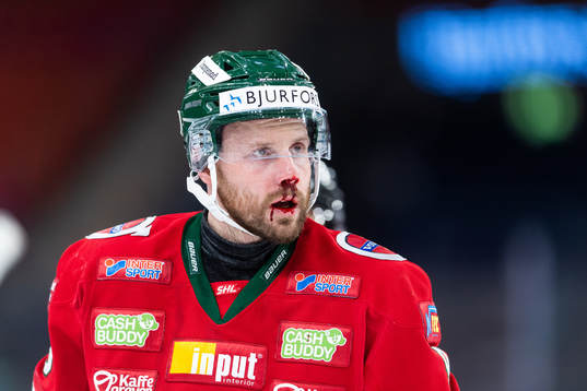 Frölundas Jan Mursak blöder från näsan