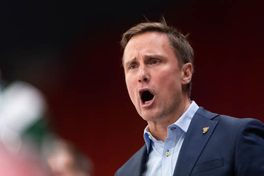 Frölundas tränare Roger Rönnberg reagerar