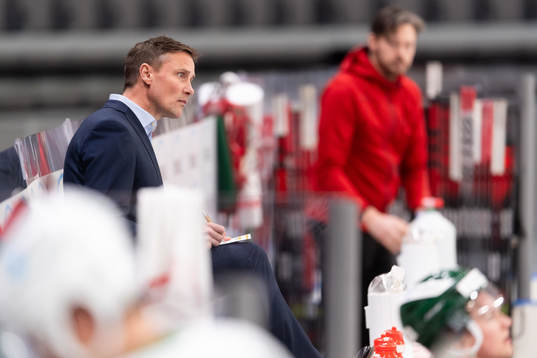 Frölundas tränare Roger Rönnberg reagerar