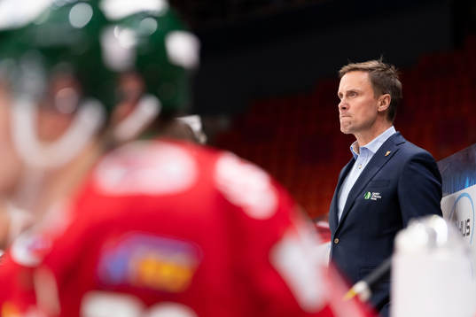 Frölundas tränare Roger Rönnberg reagerar