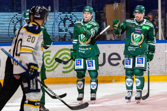 Färjestads Albert Johansson och Jonathon Blum jublar