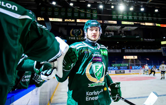 Färjestads Jakob Forsbacka Karlsson jublar