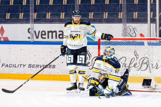 s Jordan Murray och målvakt Hugo Alnefelt deppar