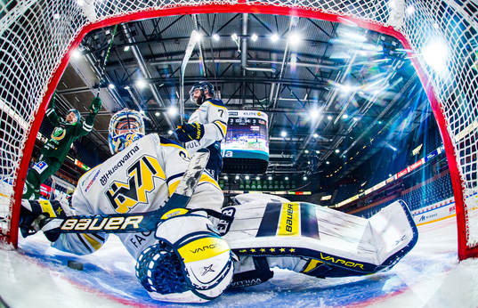 Färjestads Jonathon Blum jublar