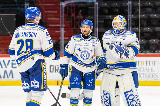 Leksands Carter Camper och målvakt Janne Juvonen jublar