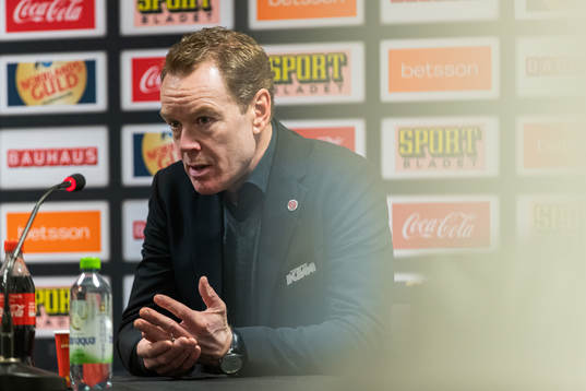 Örebros tränare Niklas Eriksson på presskonferensen