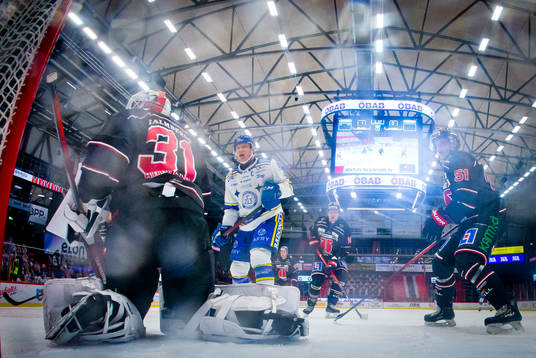 Leksands Patrik Zackrisson och Örebros målvakt Jonas