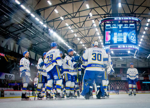 Jubel framför Leksands målvakt Janne Juvonen