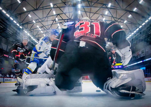 Leksands Patrik Zackrisson och Örebros målvakt Jonas