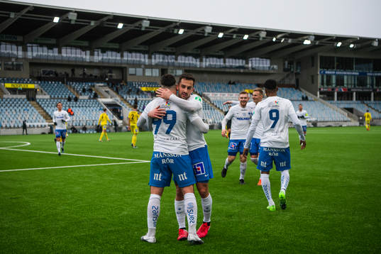 IFK Norrköpings Sead Haksabanovic jublar med lagkamrater