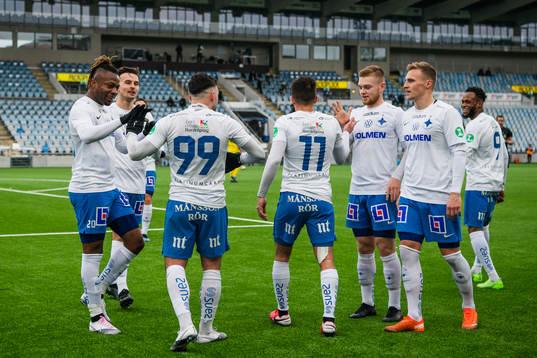 IFK Norrköpings Sead Haksabanovic jublar med lagkamrater