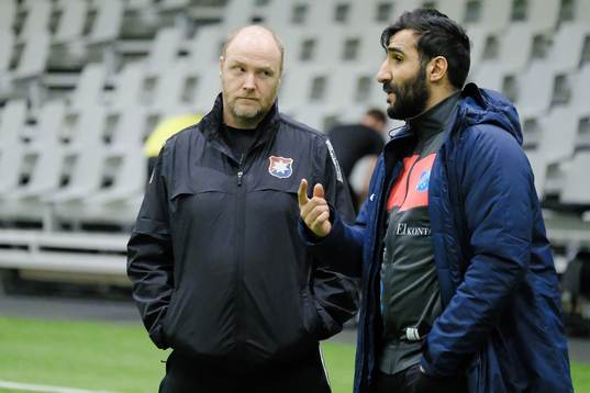 Örgrytes tränare Dane Ivarsson och Norrbys manager Mak