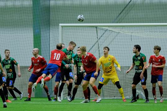 Östers Jesper Jonasson Westermark med en språngnick