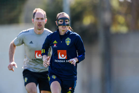 Martin Bergqvist, physio and Kosovare Asllani in a