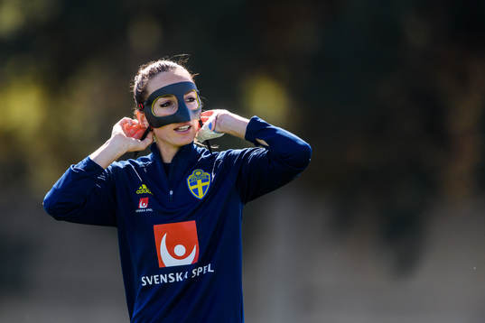 Kosovare Asllani in a protective mask worn due to a nose