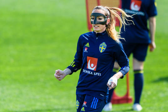 Kosovare Asllani in a protective mask worn due to a nose