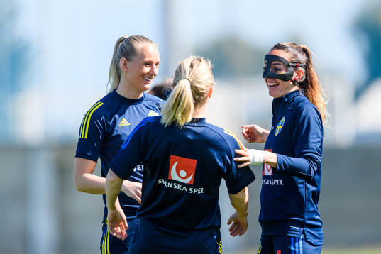 Stina Blackstenius and Kosovare Asllani in a protective