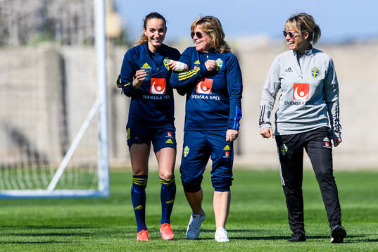 Kosovare Asllani and Marika Domanski Lyfors, Team manager