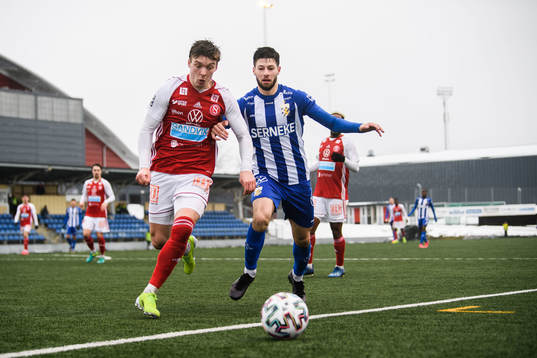 Sandvikens Gustav Thörn och IFK Göteborgs Kevin Yakob
