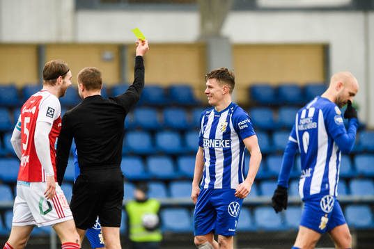 IFK Göteborgs Pontus Wernbloom tilldelas en varning av