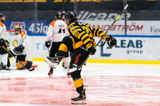 Skellefteås Roland McKeown jublar