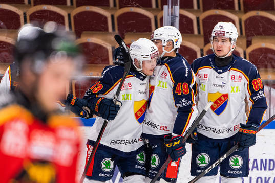 Djurgårdens Kalle Östman och Rhett Rakhshani jublar