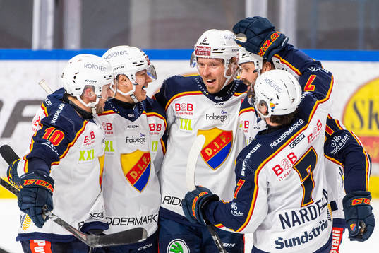 Djurgårdens Ryan Stoa jublar med lagkamrater