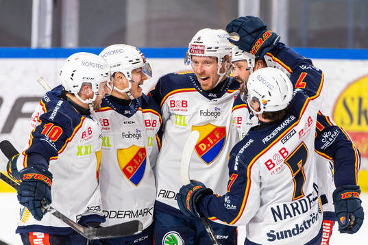 Djurgårdens Ryan Stoa jublar med lagkamrater