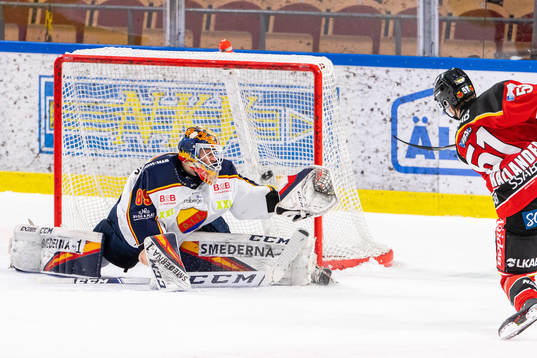 Luleås Filip Hållander gör 4-2 bakom Djurgårdens