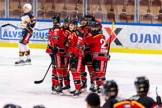 Luleås Jack Connolly jublar med lagkamrater