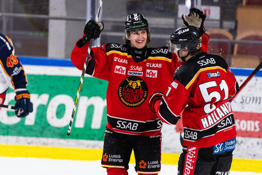 Luleås Radek Muzik och Filip Hållander jublar