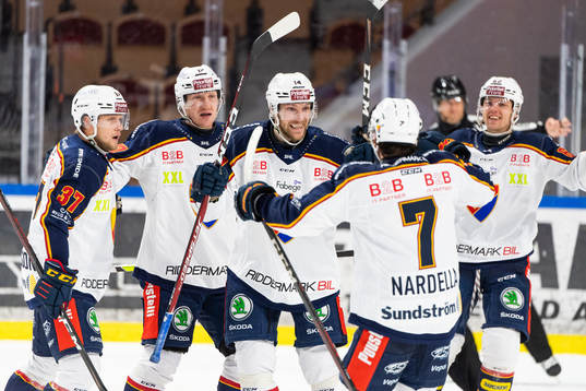 Djurgårdens Tom Wandell jublar med lagkamrater