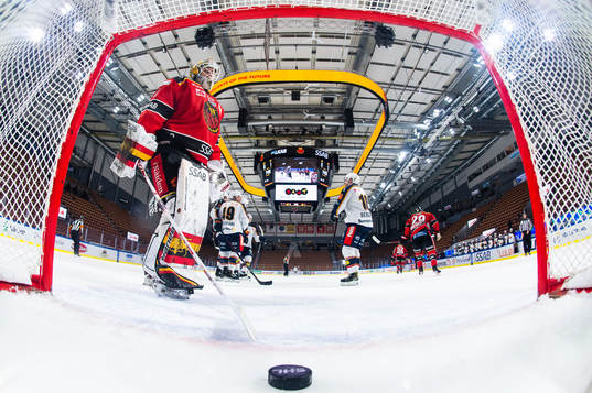 Luleås målvakt Jesper Wallstedt deppar