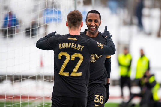 s Henok Goitom jublar med Filip Rogic