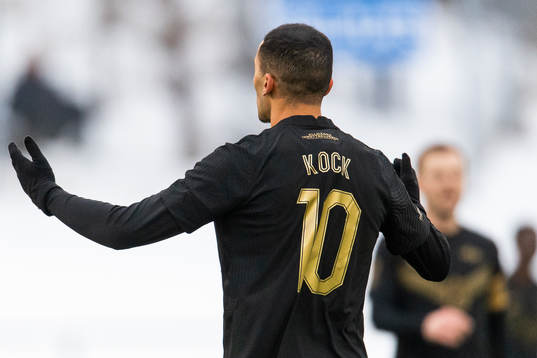 s Nabil Bahoui med Putte Kocks namn på tröjan