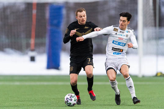s Sebastian Larsson och Oskarshamns Flamur Dzelili